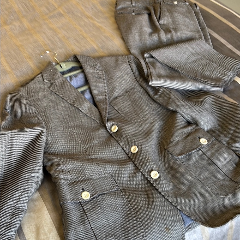 Stylish Gray Blazer and Pants Set